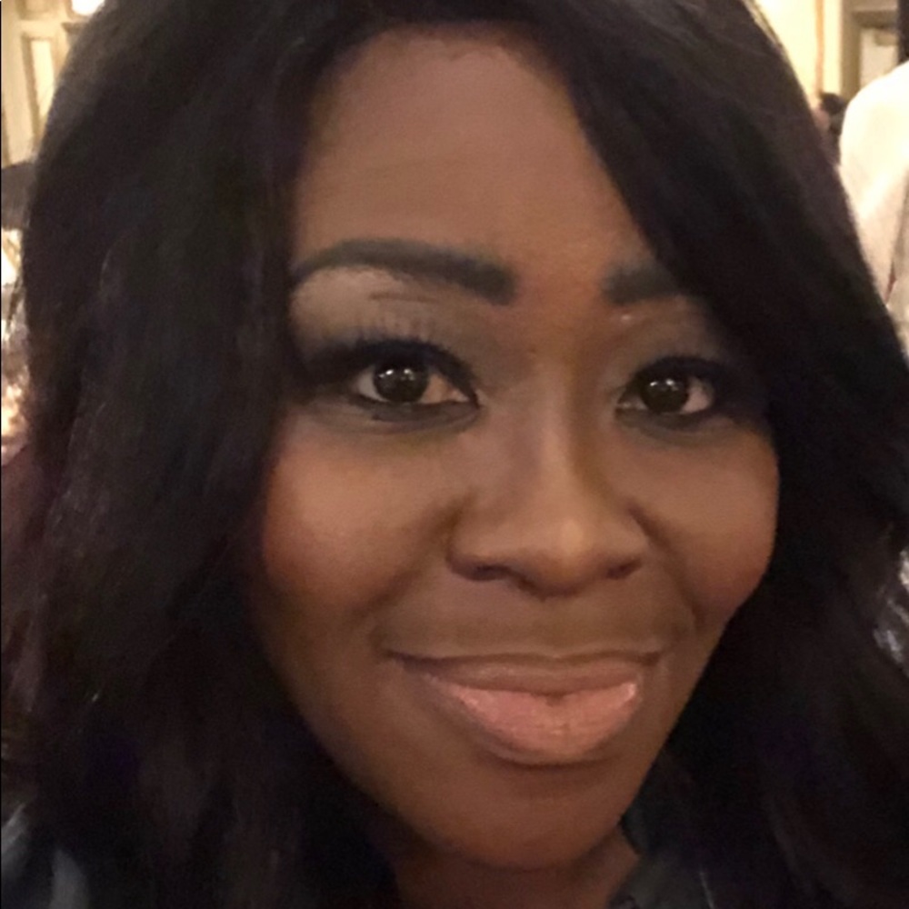 Meet your Posher, Adrienne